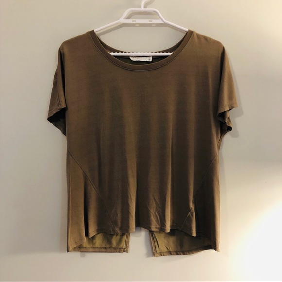 High/Low Tee with slightly open back - Picture 2 of 3